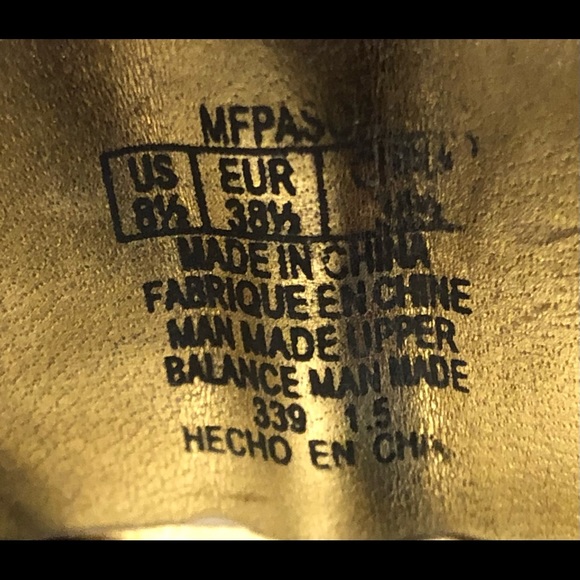 Marc fisher flat T-strap sandals a large buckle closure patented leather sz 8.5 - Picture 5 of 9